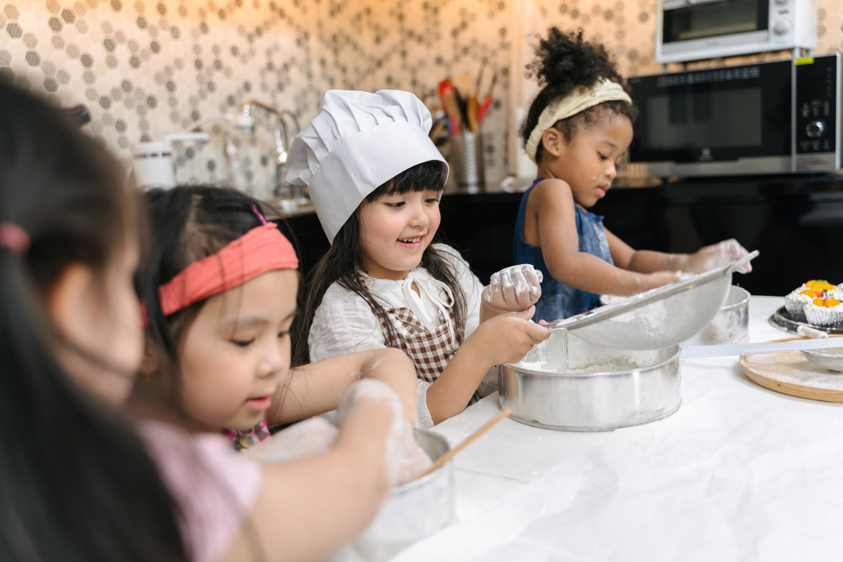 kids cooking bakery